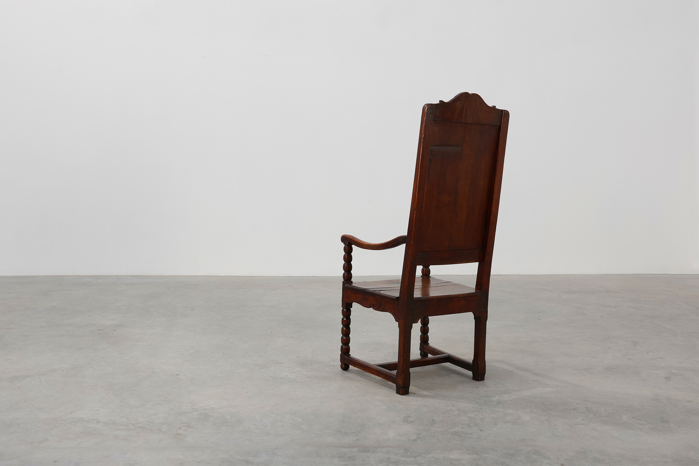 18th Century Li&egrave;ge Armchair in hand carved Oak, Belgiumthumbnail